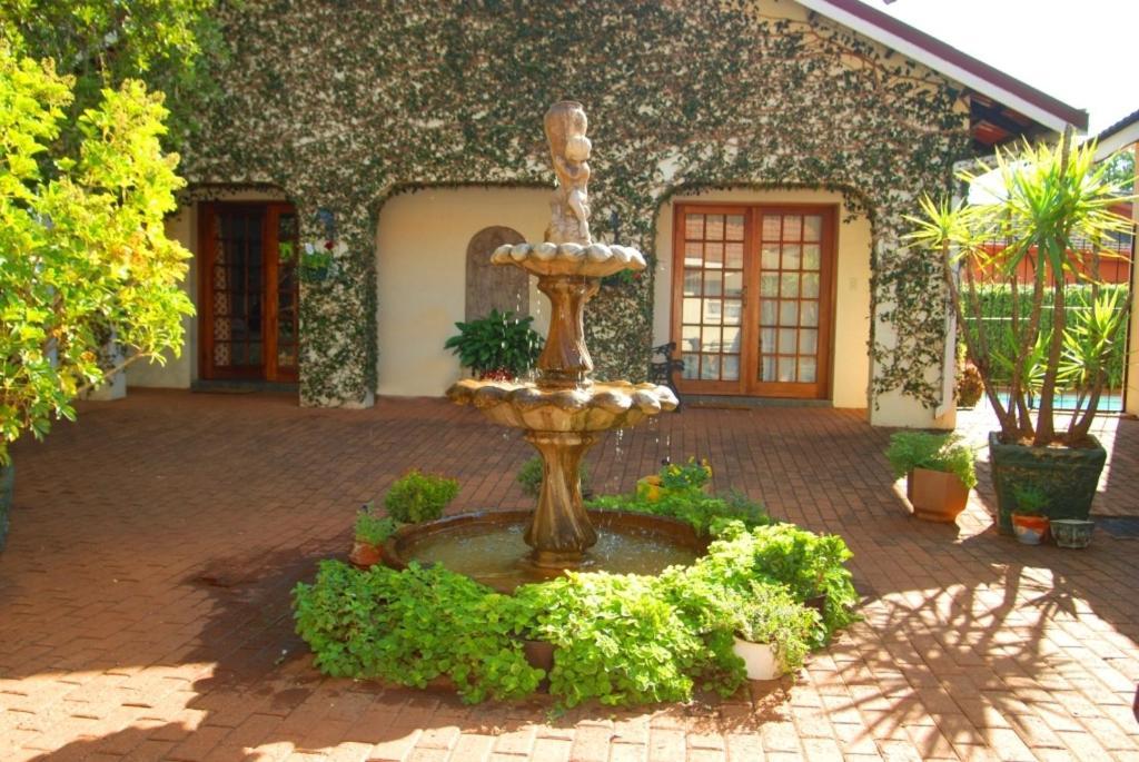 Bezuidenhout pensión Malalane Exterior foto
