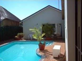 Bezuidenhout pensión Malalane Exterior foto